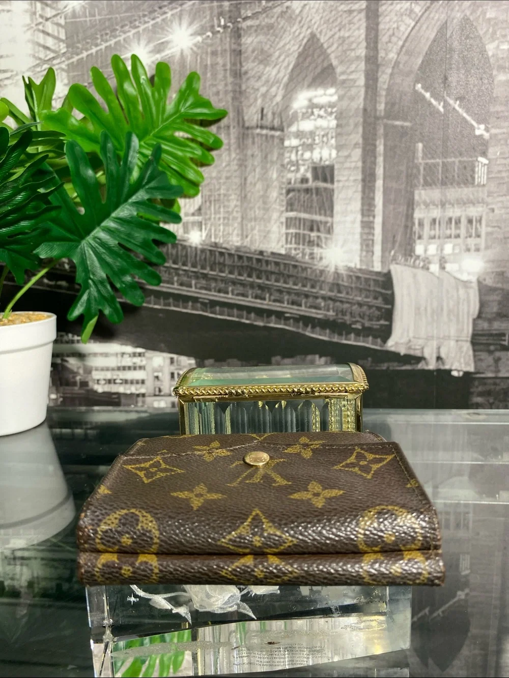 Authentic Vintage Louis Vuitton Monogram Elise Envelope Flap Closure Wallet